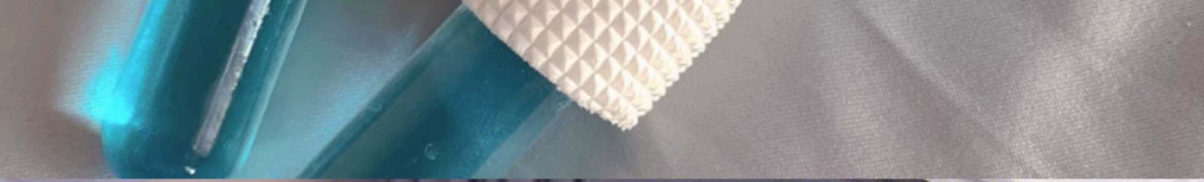 Instrumento de beleza para cuidados com a pele e massagem com ondas de gelo
Esfera cromoterapia